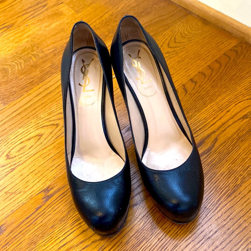 Yves Saint Laurent black pumps